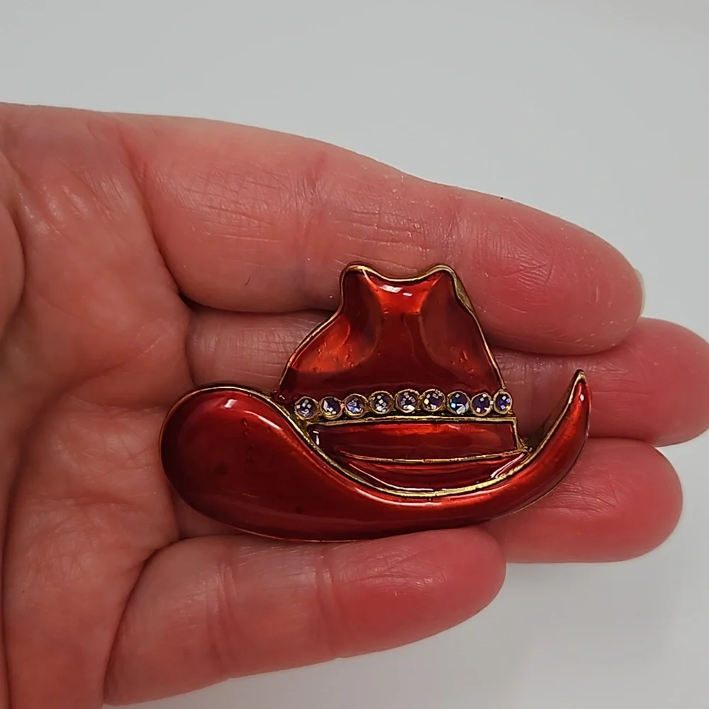 Cowboy Hat Brooch Pin Red Enamel Gold Tone